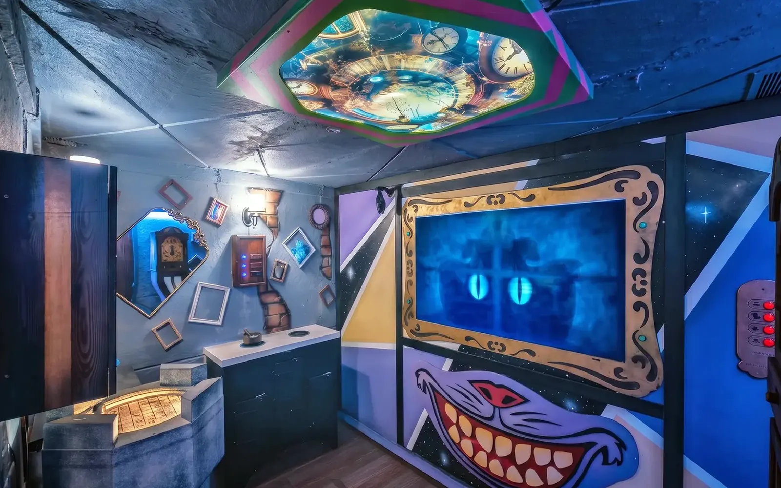 Themed escape room puzzle set